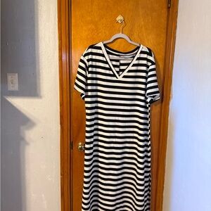 SHEIN Black & White Striped V-Neck Maxi Dress